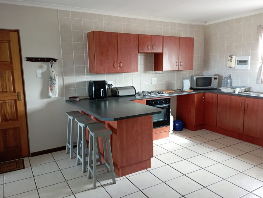 To Let 2 Bedroom Property for Rent in Wavecrest Eastern Cape